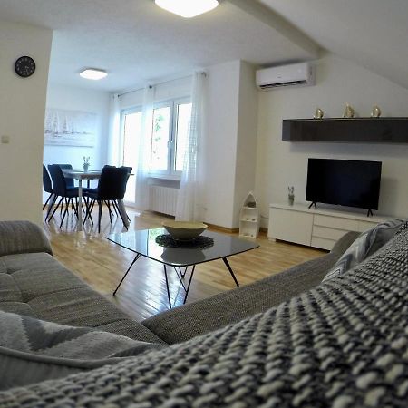 Holiday Apartment Lavanda Sumpetar Jesenice  Exteriör bild
