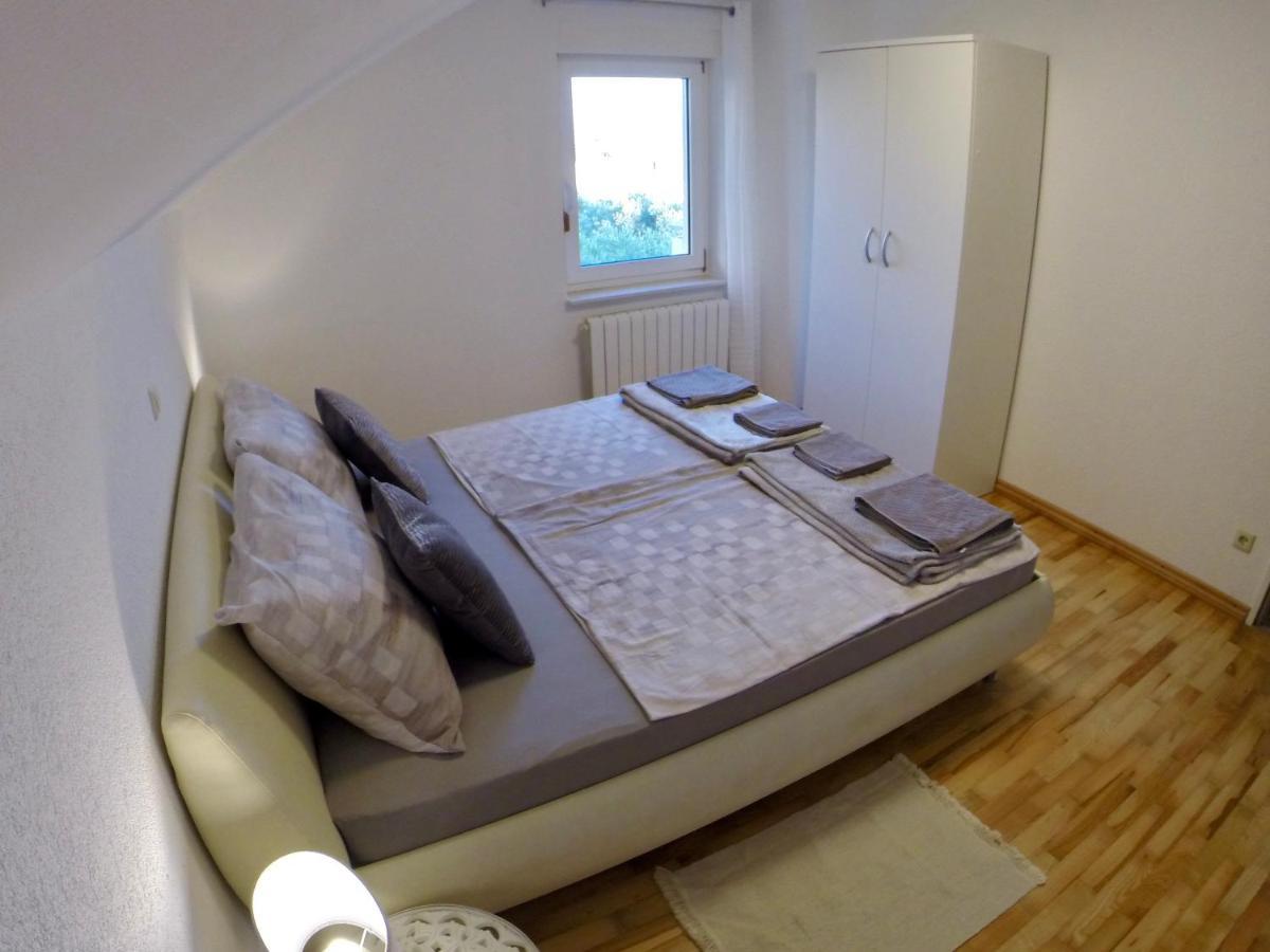 Holiday Apartment Lavanda Sumpetar Jesenice  Exteriör bild