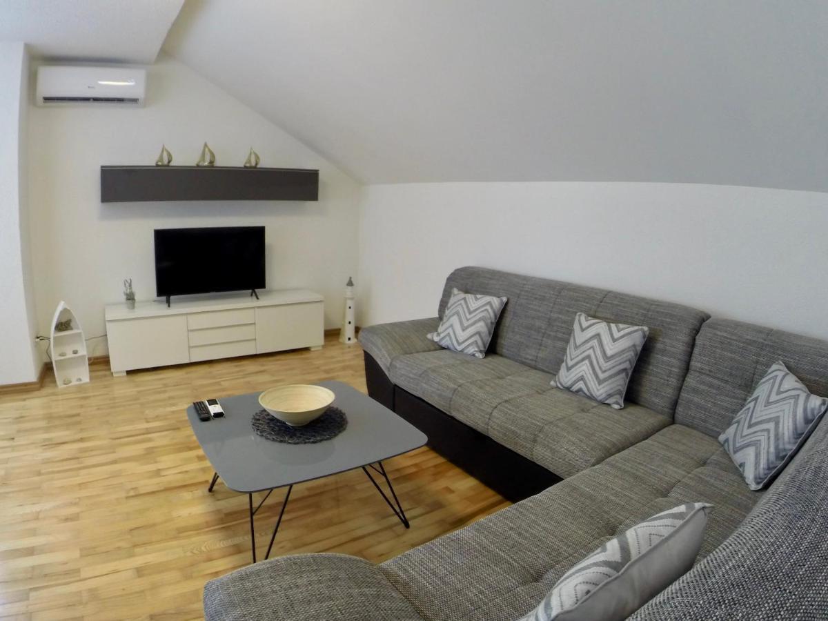 Holiday Apartment Lavanda Sumpetar Jesenice  Exteriör bild