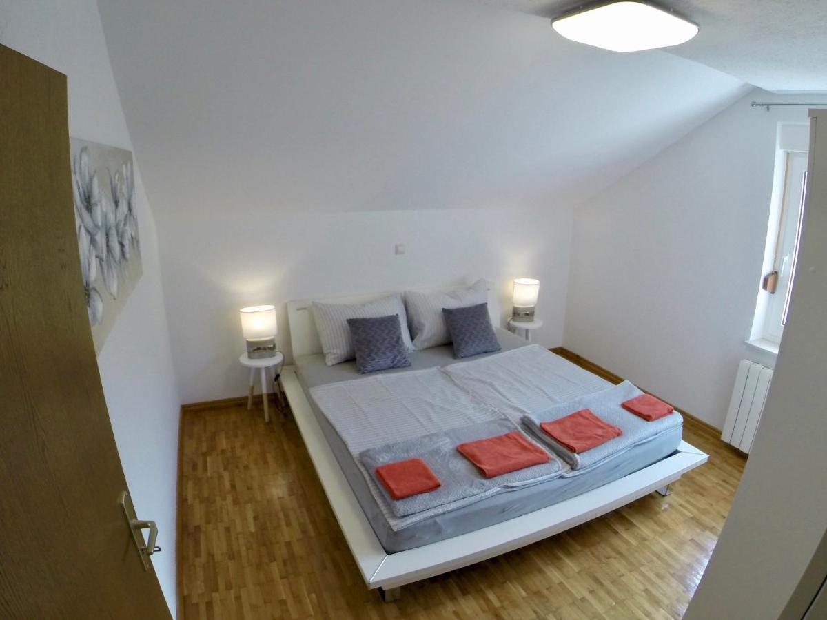 Holiday Apartment Lavanda Sumpetar Jesenice  Exteriör bild