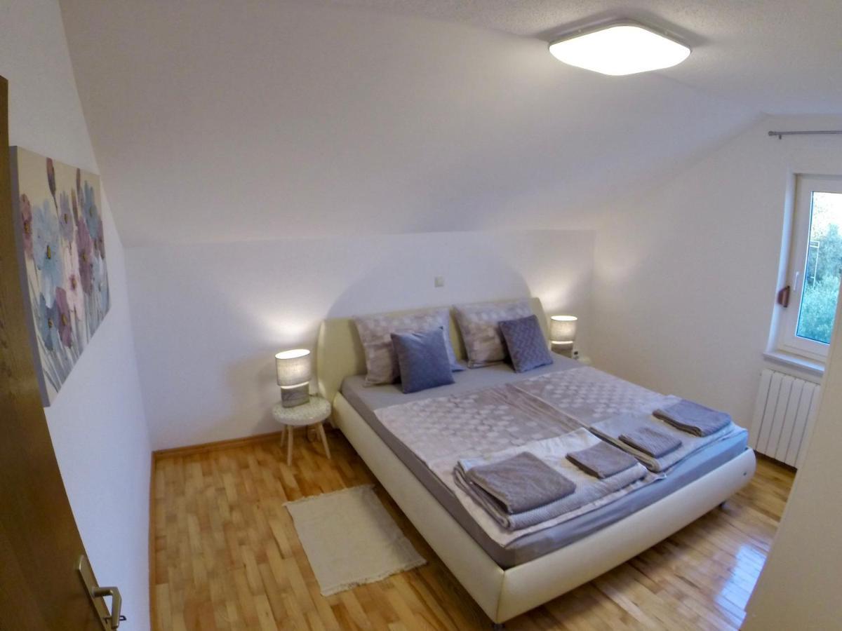 Holiday Apartment Lavanda Sumpetar Jesenice  Exteriör bild